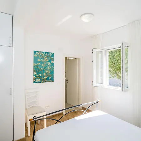 Kate's Perfect Family In Elaphiti Apartman