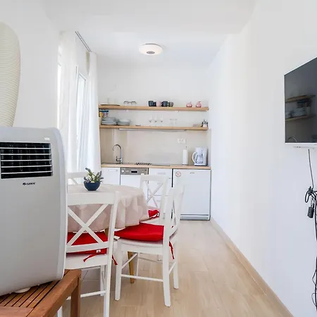 Kate's Perfect Family In Elaphiti *