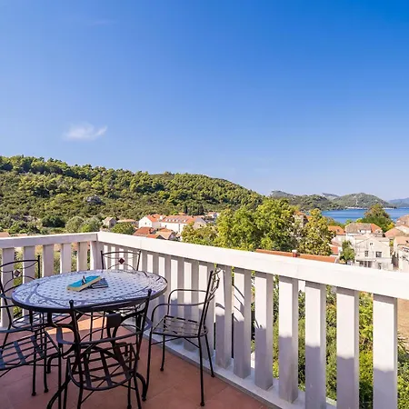 Kate's Perfect Family In Elaphiti Šipanska Luka