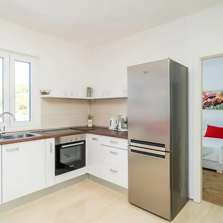 Kate's Perfect Family In Elaphiti Apartman *