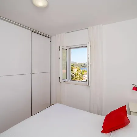 Kate's Perfect Family In Elaphiti *