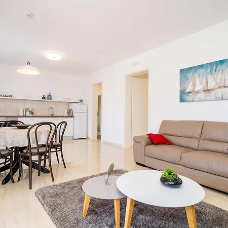 Kate's Perfect Family In Elaphiti Šipanska Luka