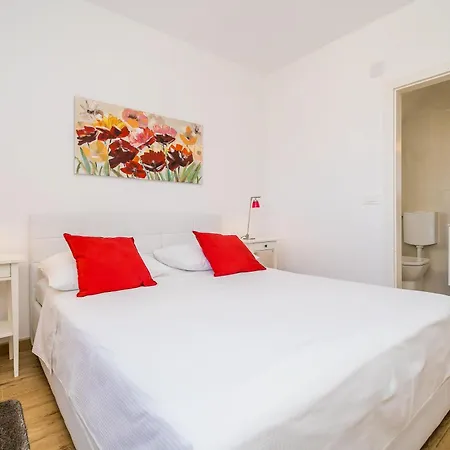 Kate's Perfect Family In Elaphiti Daire *