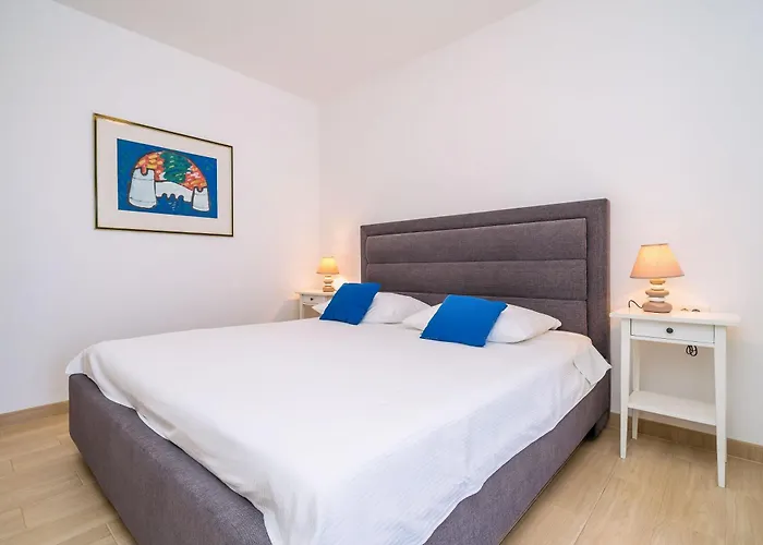 Kate's Perfect Family In Elaphiti *