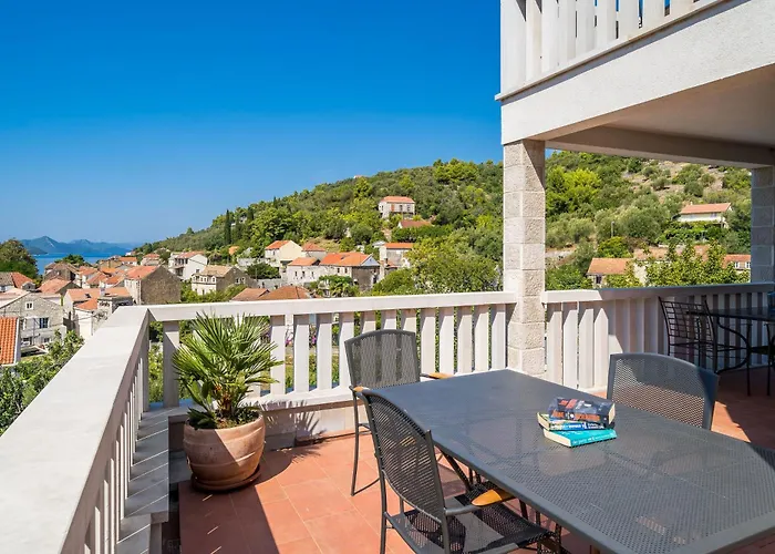 Kate's Perfect Family In Elaphiti