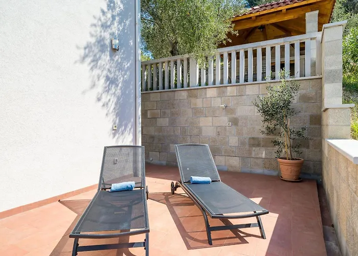 Kate's Perfect Family In Elaphiti