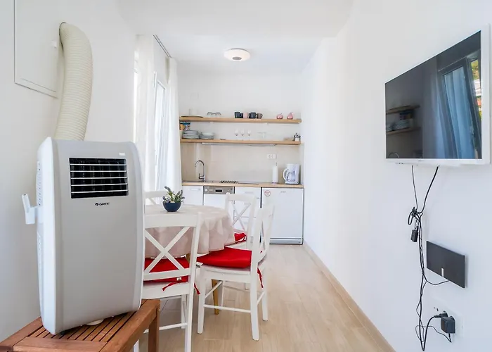 Kate's Perfect Family In Elaphiti *