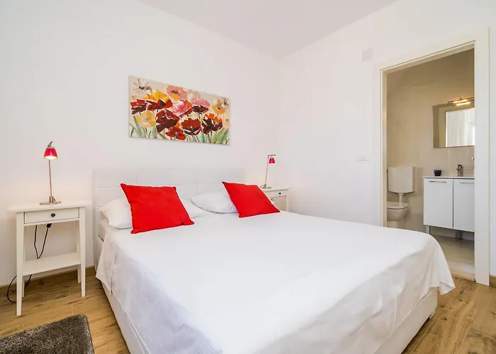 Kate's Perfect Family In Elaphiti Apartament *