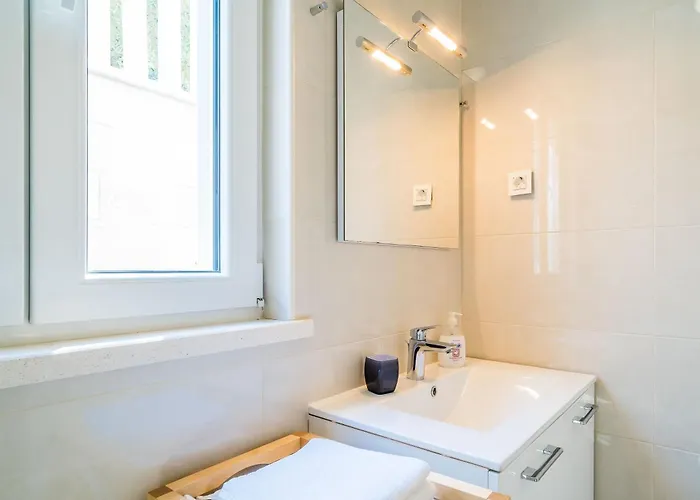 Kate's Perfect Family In Elaphiti *