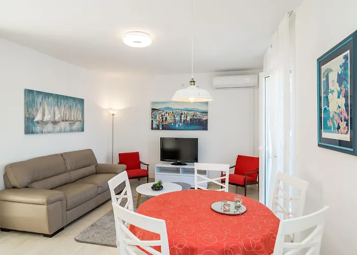 Kate's Perfect Family In Elaphiti