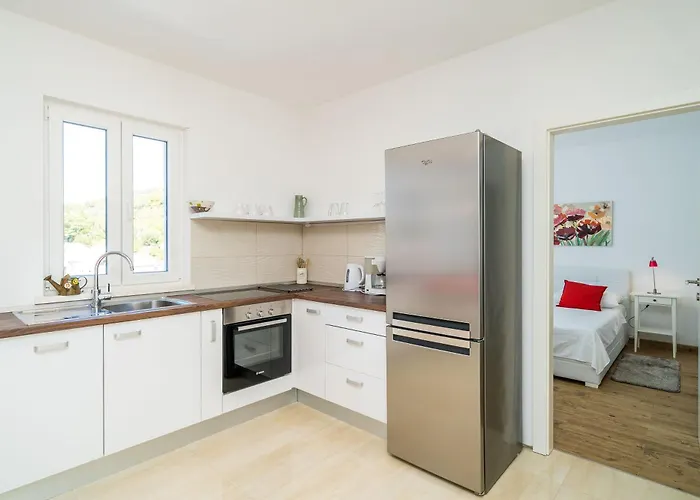 Kate's Perfect Family In Elaphiti Apartament *