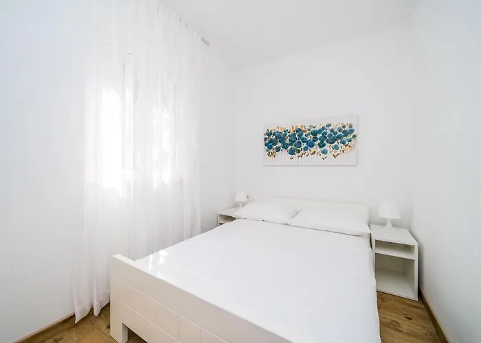 Kate's Perfect Family In Elaphiti Apartament