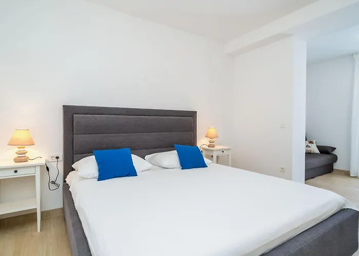 Kate's Perfect Family In Elaphiti Apartament *