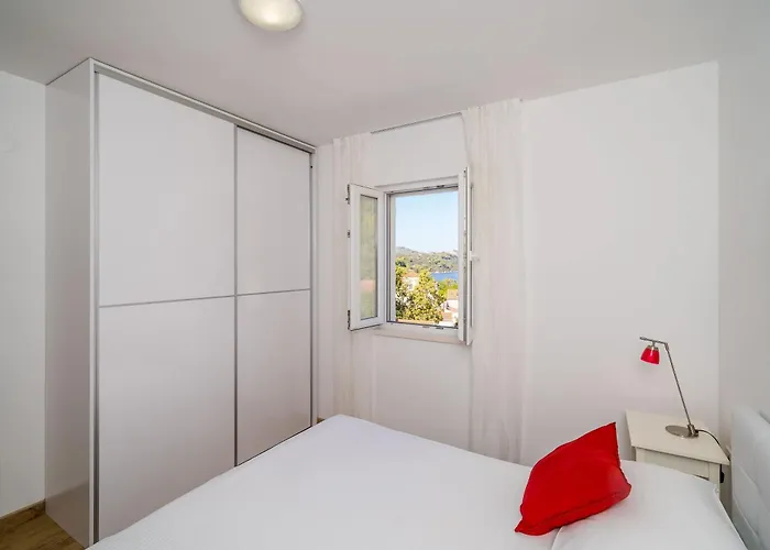 Kate's Perfect Family In Elaphiti *