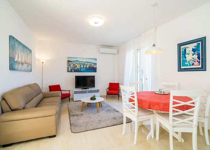 Kate's Perfect Family In Elaphiti *