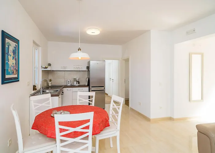 Kate's Perfect Family In Elaphiti *