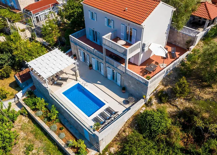 Kate's Perfect Family In Elaphiti * Šipanska Luka